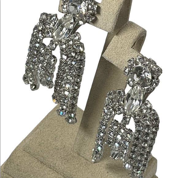 Vintage Weiss 1960s Crystal sparkle dangle fancy party gala clip on earrings - Picture 5 of 9